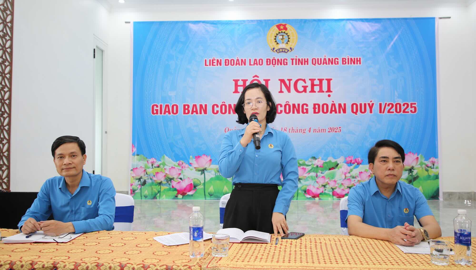 El presidente de la LDP de la provincia de Quang Binh, Ding Thi Ngoc Lan, hablo en la conferencia. Imagen: El amanecer