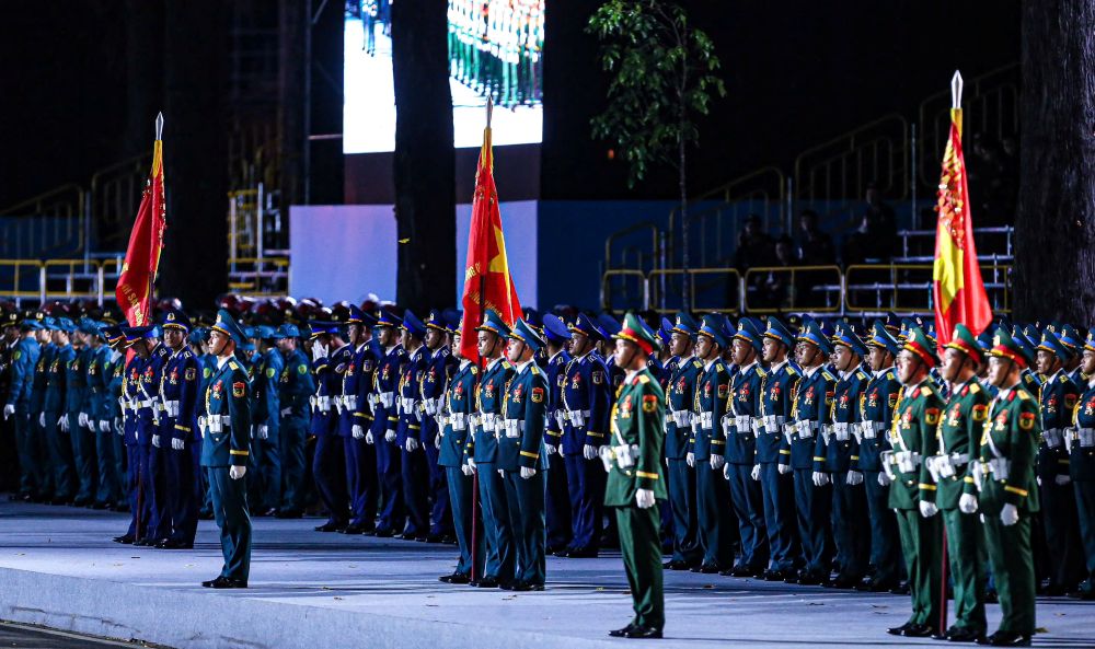 Thousands of people flock to the center of Ho Chi Minh City to watch a general parade