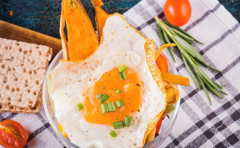 Lose weight healthily with eggs and sweet potatoes. Photo: Thuy Duong