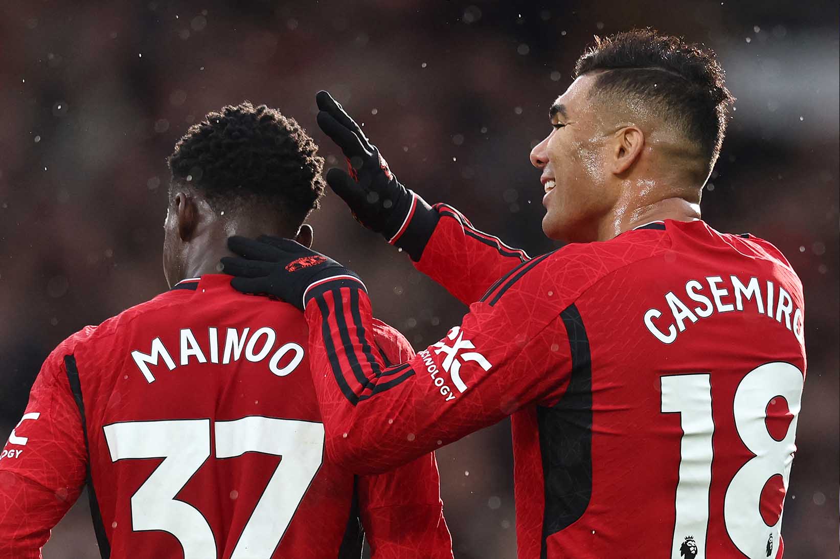 Man United dang lam het suc de giat duoc ve Champions League. Anh: AFP