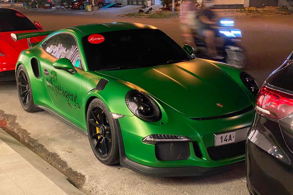 El Porsche 911 GT3 RS 991.1 en verde aparece en Can Tho llamando la atencion. Imagen de la pagina web de la Universidad de Hong Kong