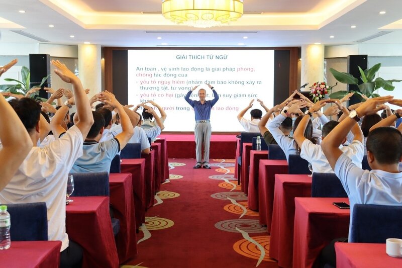 PV Power tổ chức Khoa huấn luyên nghiêp vu công tac ATSKMT cho An toan vê sinh viên năm 2024. Anh: PV Power