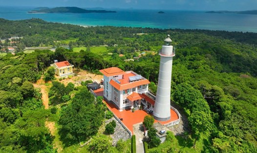 Ngọn hải đăng Cô Tô. Ảnh: Nguyễn Văn Thắng