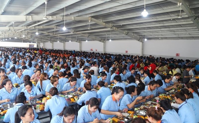 The song-telling meal of the season on Christmas of nearly 1,400 workers of Kanaan Bao Loc Company Limited. Photo: Mai Trang