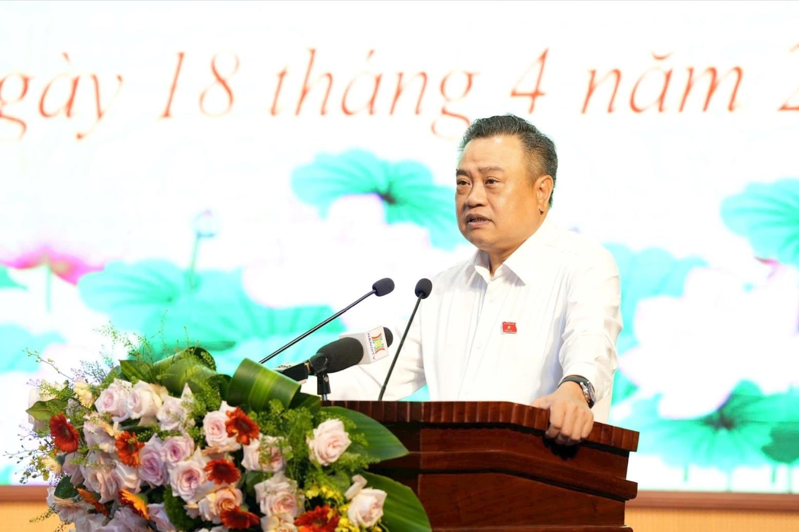 Chairman of Hanoi People's Committee Tran Sy Thanh spoke at the conference. Photo: Mai Huu