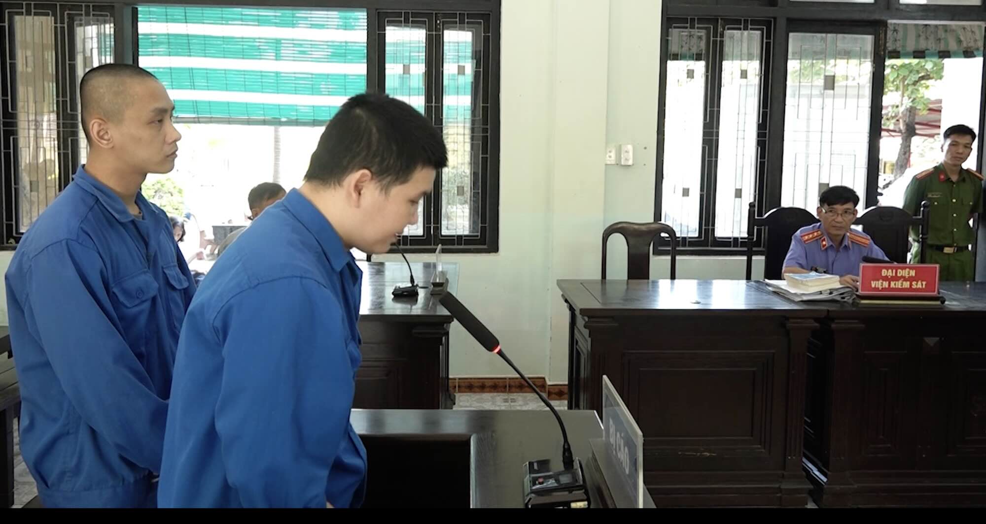 Regarding drugs, two men in Hue were sentenced to prison.