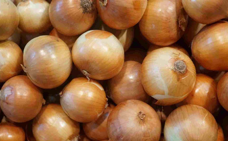 Onions help clean blood vessels. Photo: Ha May