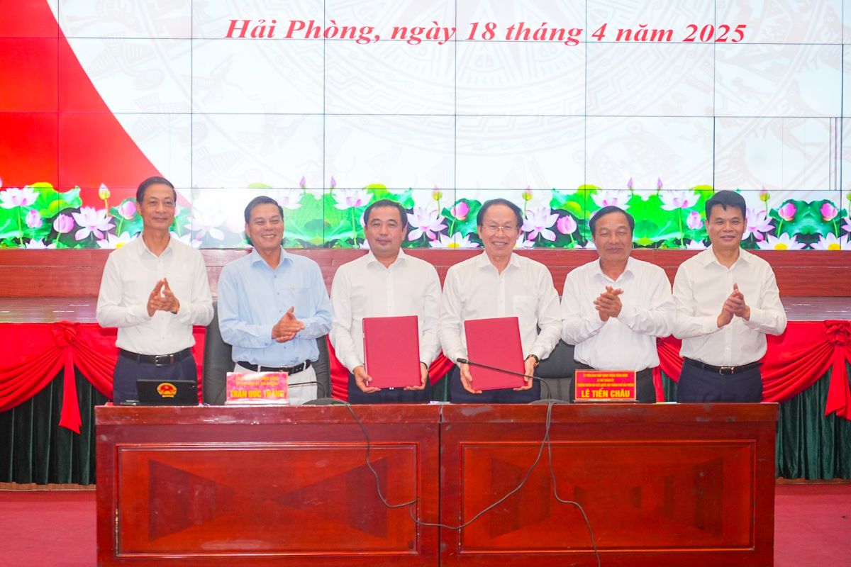 The Hai Phong City Party Committee's Enforcement Committee and the Hai Duong Provincial Party Committee's Enforcement Committee signed a bilateral agreement. Photo: Hai Phong Portal