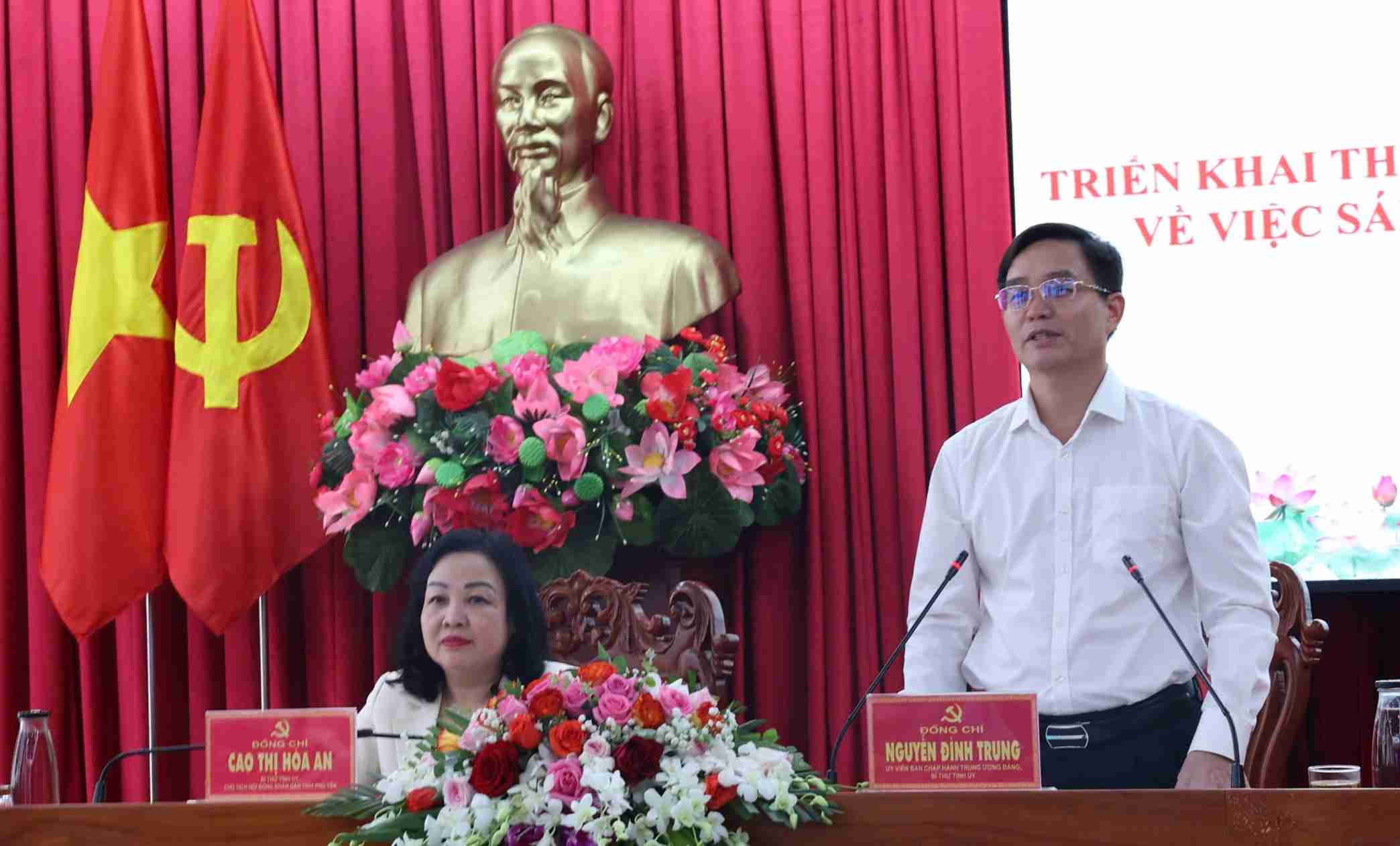Member of the Party Central Committee, Secretary of the Dak Lak Provincial Party Committee Nguyen Dinh Trung spoke. Photo: Bao Trung