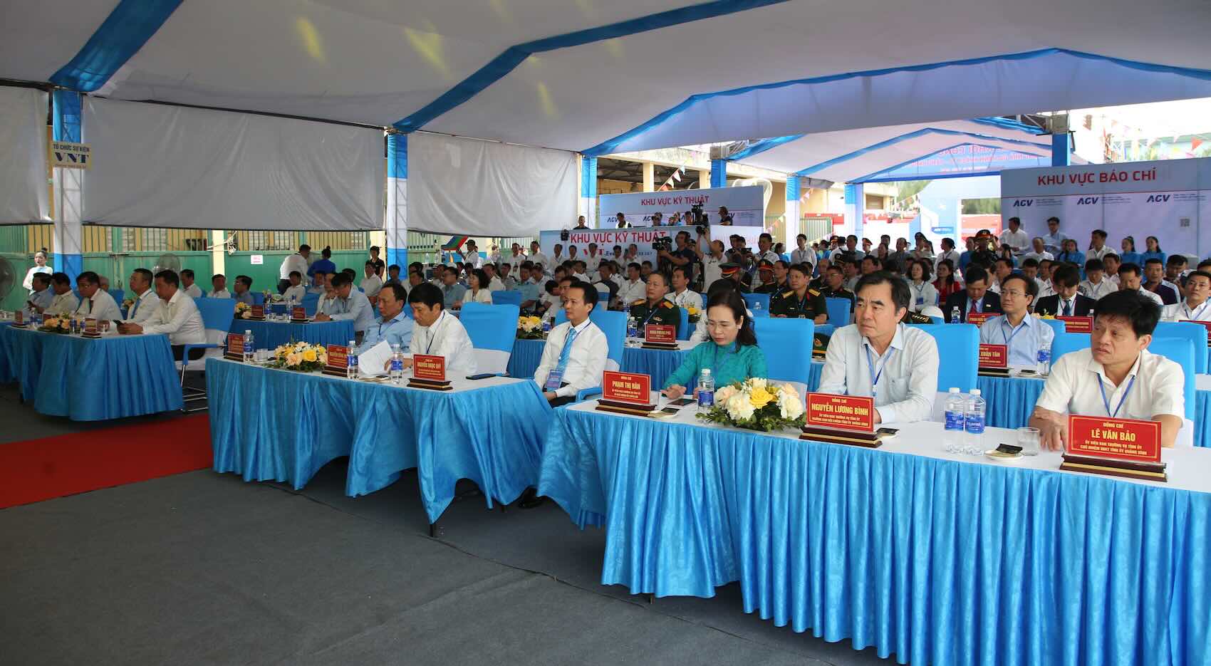 Dai bieu tham du buoi le. Anh: Cong Sang
