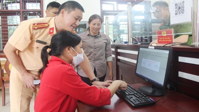 The application for testing for a driver's license due to expiration of the license of an individual submitted to the Traffic Police Department includes a request for testing to issue a driver's license according to the provisions of Appendix I issued with Circular 12/2025/TT-BCA. Photo: Ministry of Public Security