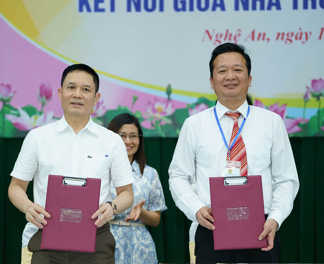 Cac ben cam ket mo ra huong di moi trong dao tao gan voi nhu cau thuc tien va co hoi viec lam cho sinh vien nganh du lich. Anh: Hai Dang