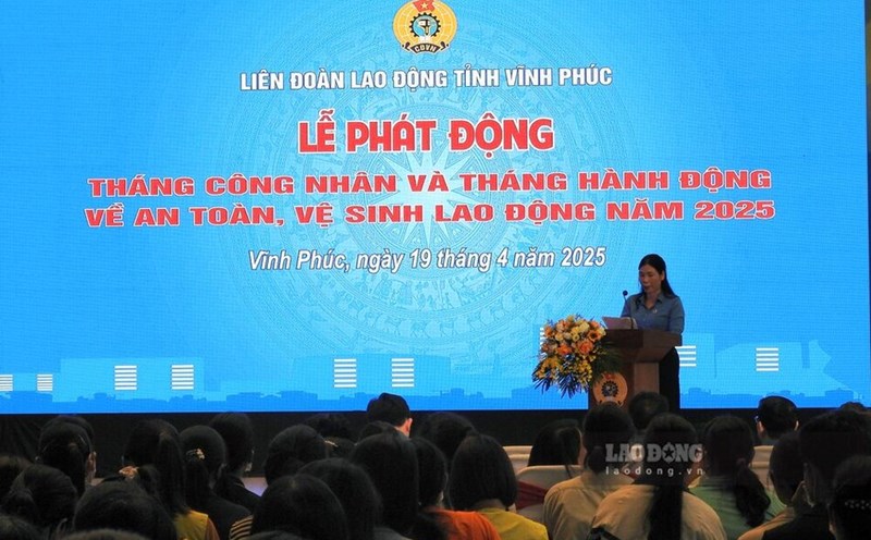 Ms. Trinh Thi Thoa - President of the Vinh Phuc Provincial Federation of Labor launched the Workers' Month and the Month of Action on Occupational Safety and Hygiene in 2025. Photo: To Cong.