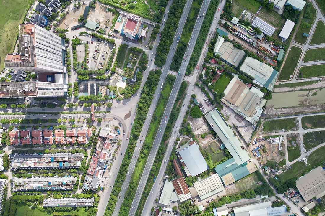 Ubicacion de la interseccion de la calle Vanh dai 3,5 con la avenida Thang Long (Ha Noi). Imagen de la derecha