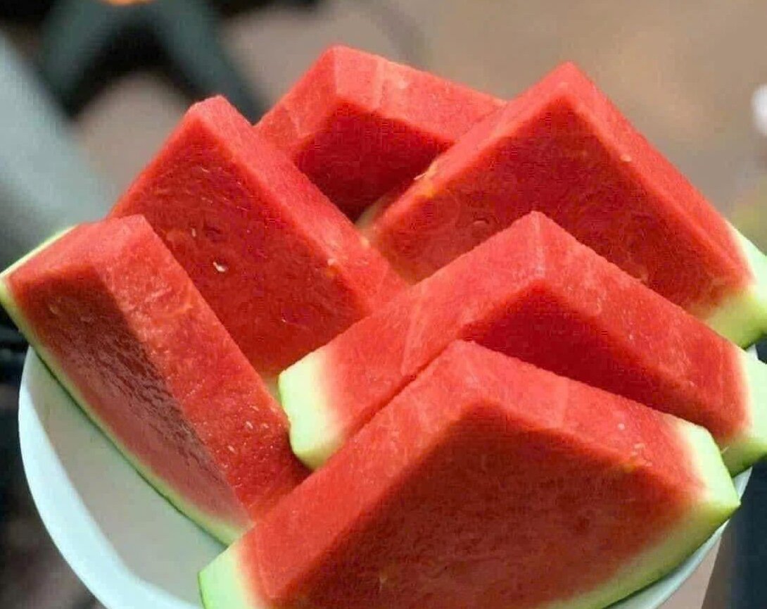 Eating watermelon at the right time will help you sleep well. Photo: Kieu Vu