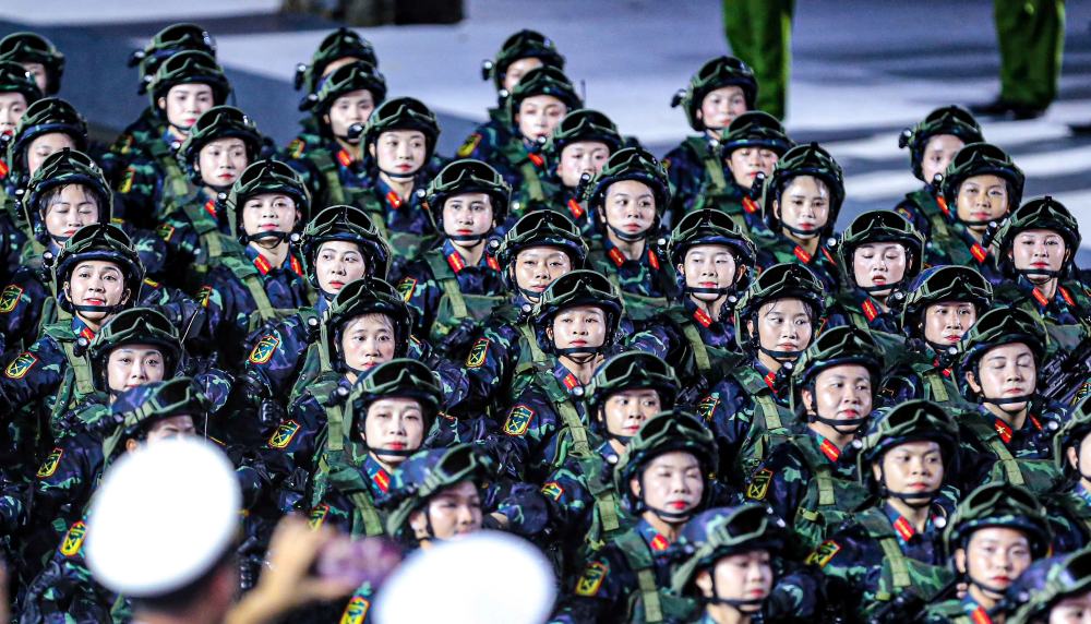 Overview of about 13,000 people gathering to practice in front of the Doc Lap Palace in Ho Chi Minh City