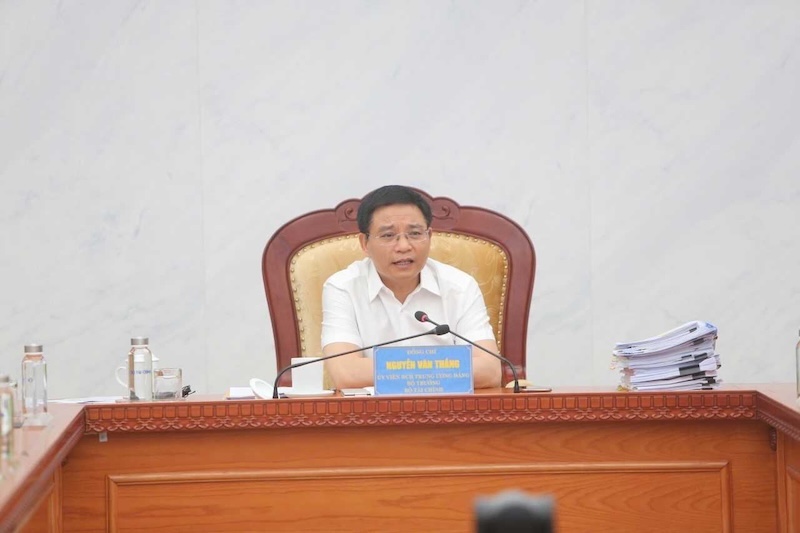 Minister of Finance Nguyen Van Thang chaired a working session for March and the first quarter of 2025, discussing the results of budget revenue and expenditure. Photo: Tran Nam