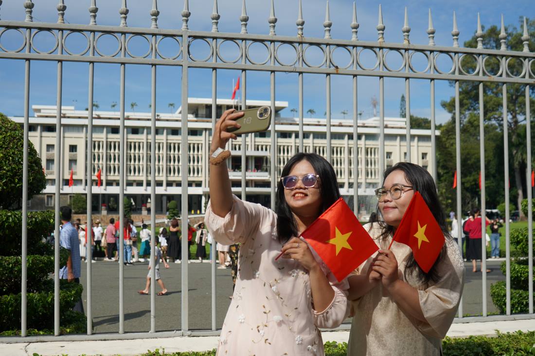 The travel trend is popular with many people during the April 30 holiday. Photo: Thanh Chan