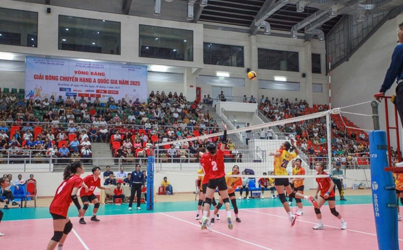 The group stage of the National A-Class Volleyball Tournament entered the final day of competition. Photo: Hoang Thanh