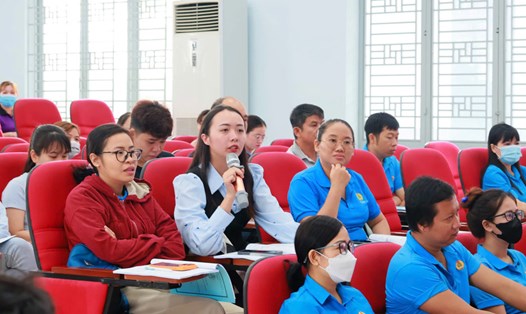 Học viên phát biểu ý kiến tại buổi tập huẩn thỏa ước lao động tập thể do Công đoàn Khu kinh tế Tây Ninh tổ chức. Ảnh: Huy Dung