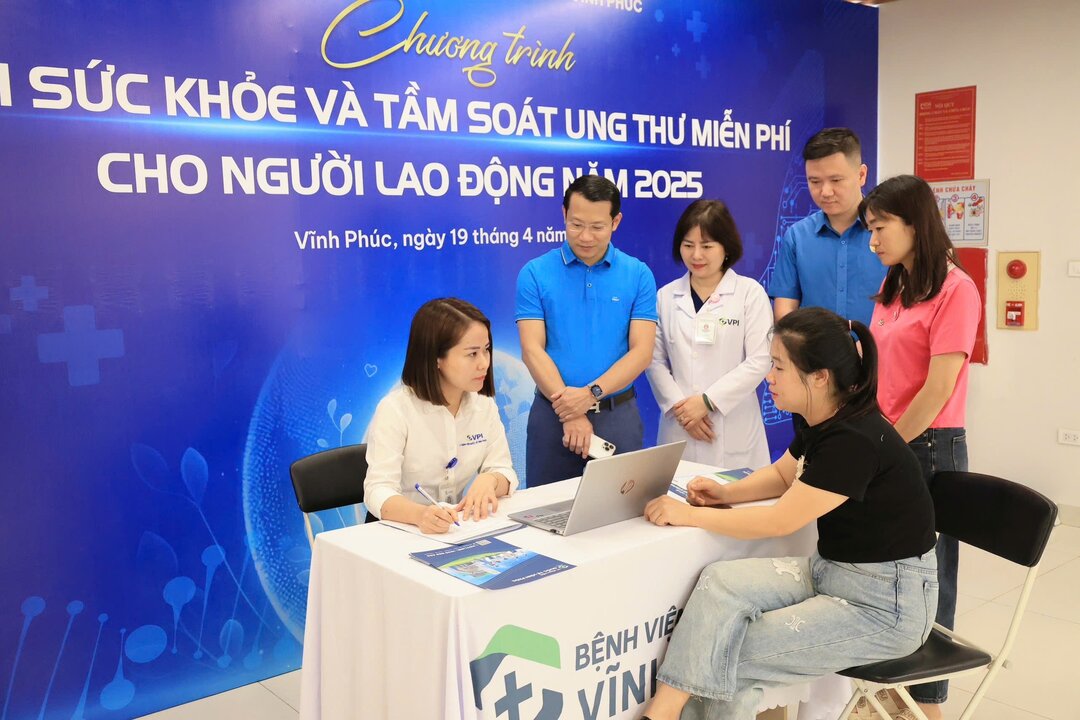 1,500 workers in Vinh Phuc province received free consultation, health check-ups and cancer screening. Photo: Vinh Phuc Provincial Federation of Labor.