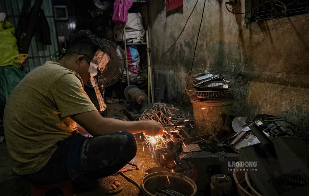 The blacksmithing profession in Bao Vinh is at risk of being lost.