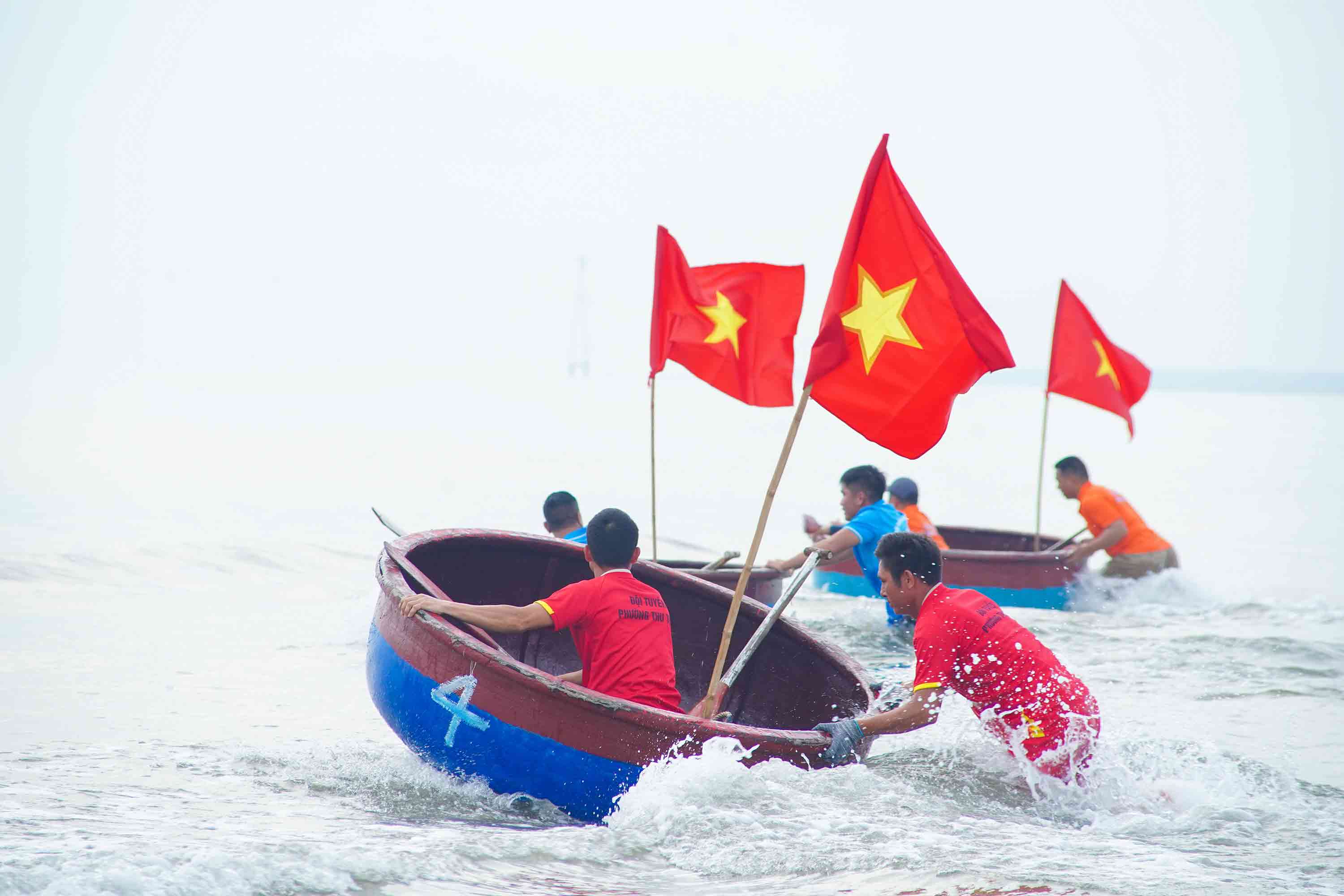 Cac doi dua tranh tai soi noi.