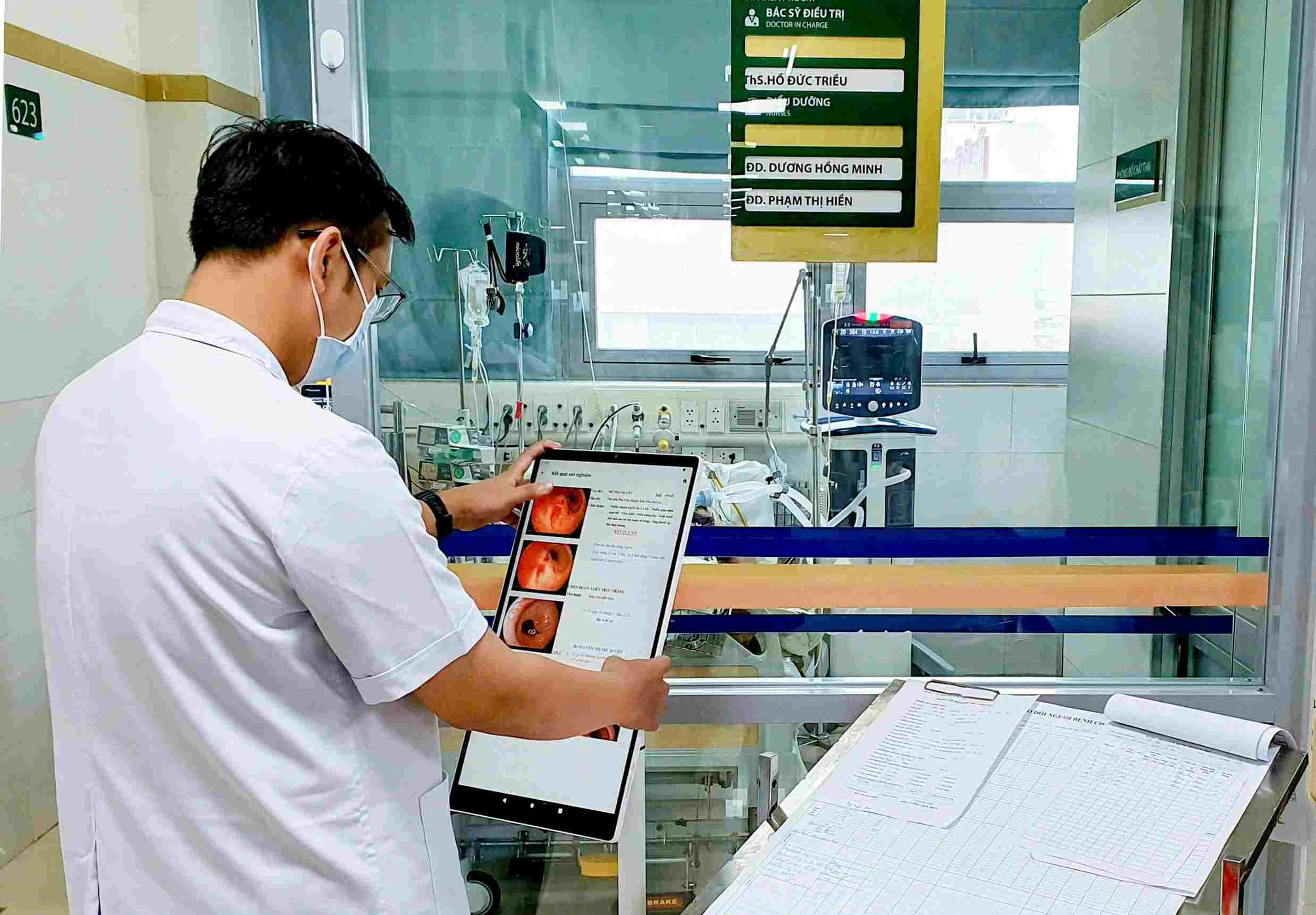 Bach Mai Hospital is gradually moving towards a smart hospital. Illustrative photo: The Anh