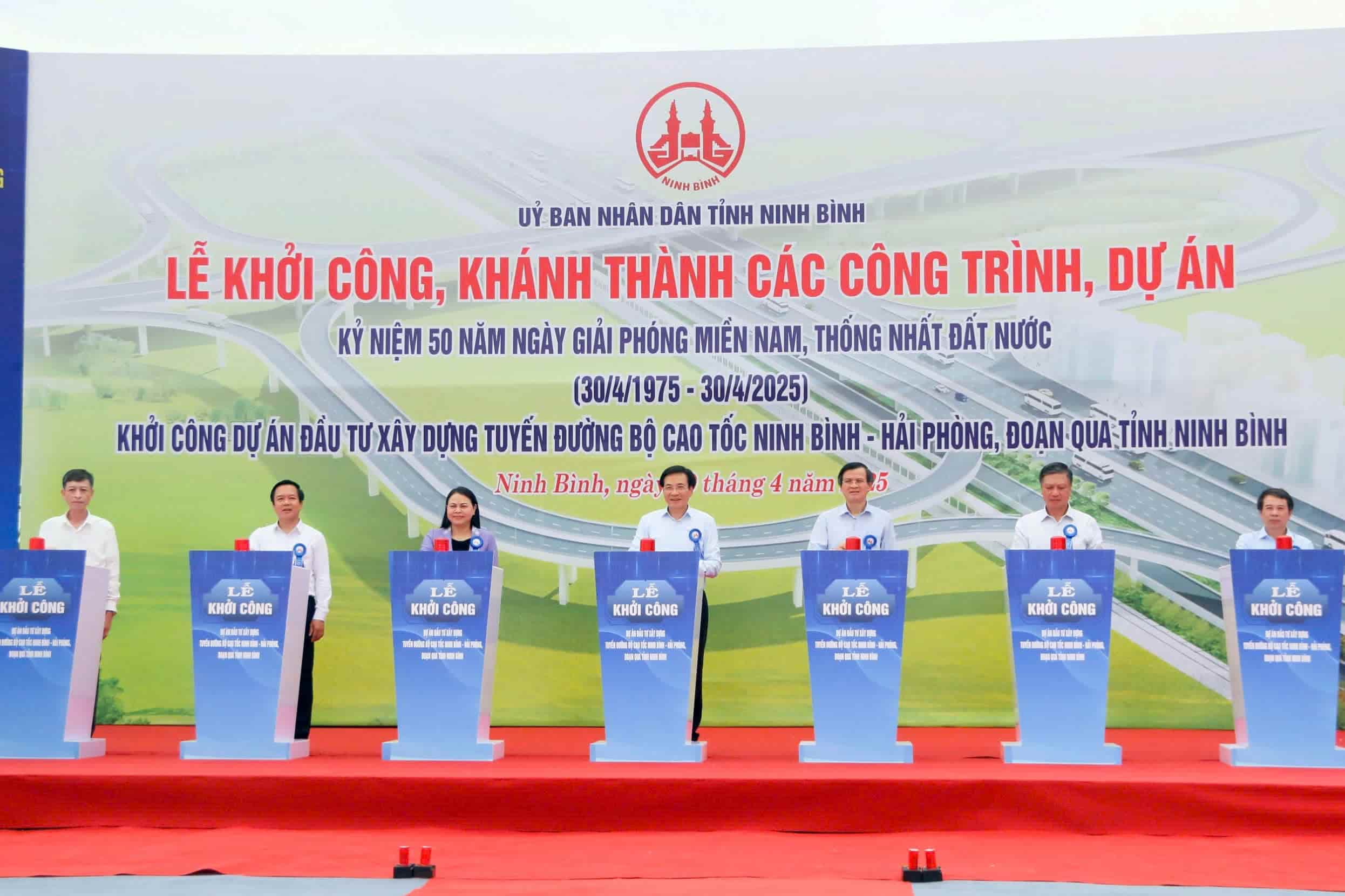 Los delegados del foro iniciaron oficialmente el proyecto de inversion para la construccion de la autopista Ninh Binh - Hai Phong, que pasa por la provincia de Ninh Binh. Imagen de la pagina web de la Universidad de Hong Kong