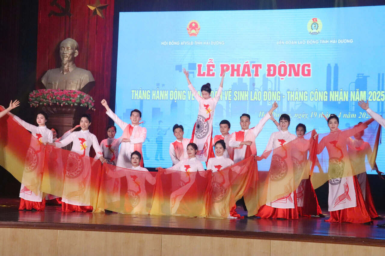 Workers' Month 2025 in Hai Duong has the theme "Vietnamese workers pioneer in entering a new era". Photo: Mai Huong