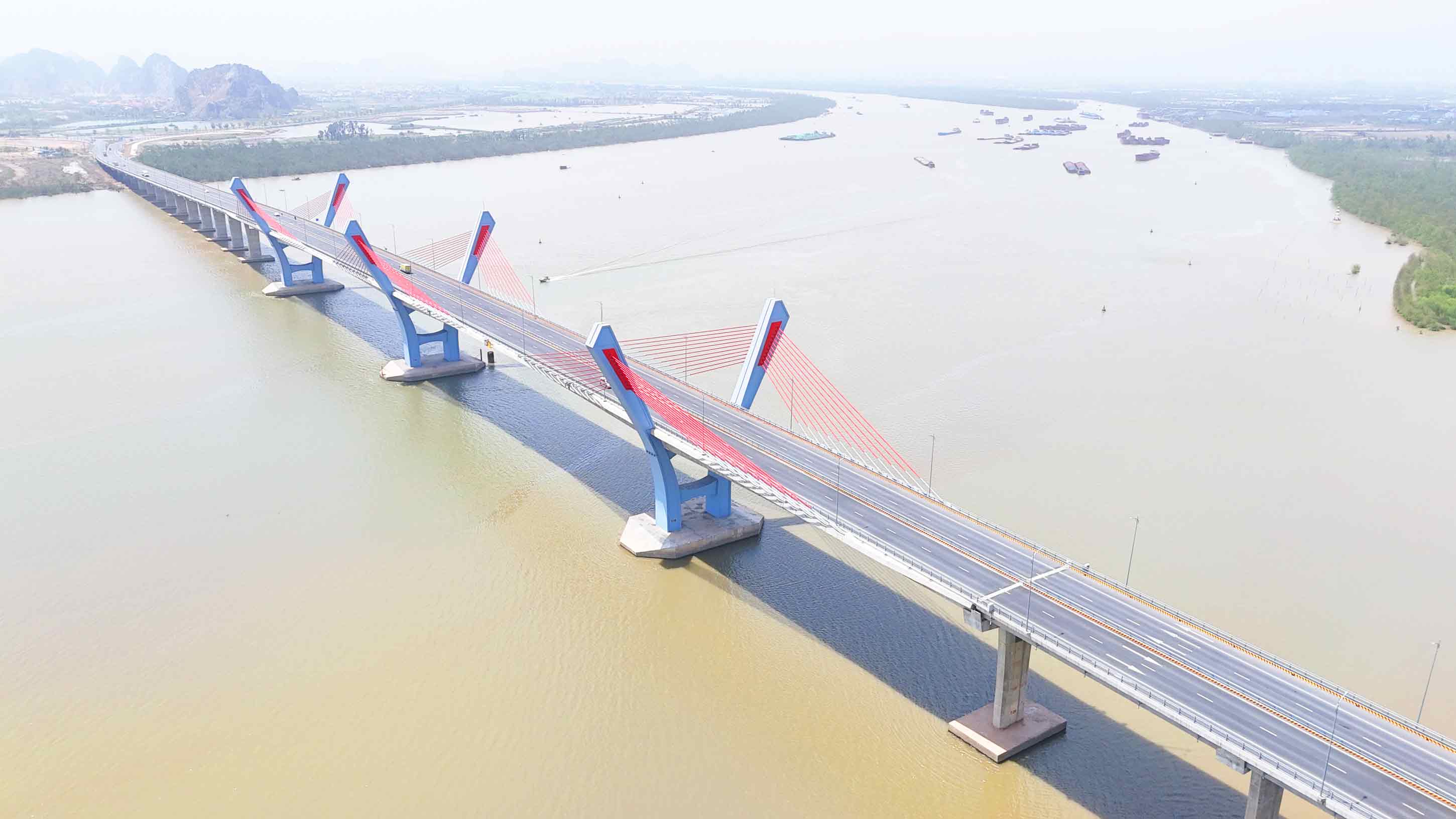 Cầu Bến Rừng nối Thuỷ Nguyên (Hải Phòng) với Quảng Yên (Quảng Ninh)