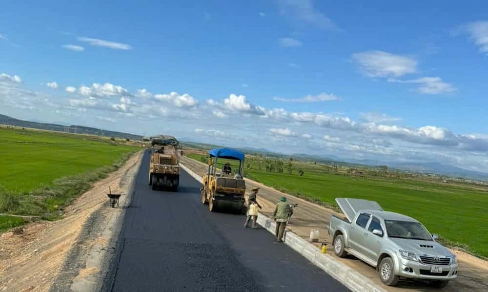 The transport infrastructure construction project in Kon Tum is being accelerated to disburse investment capital. Photo: Thanh Tuan