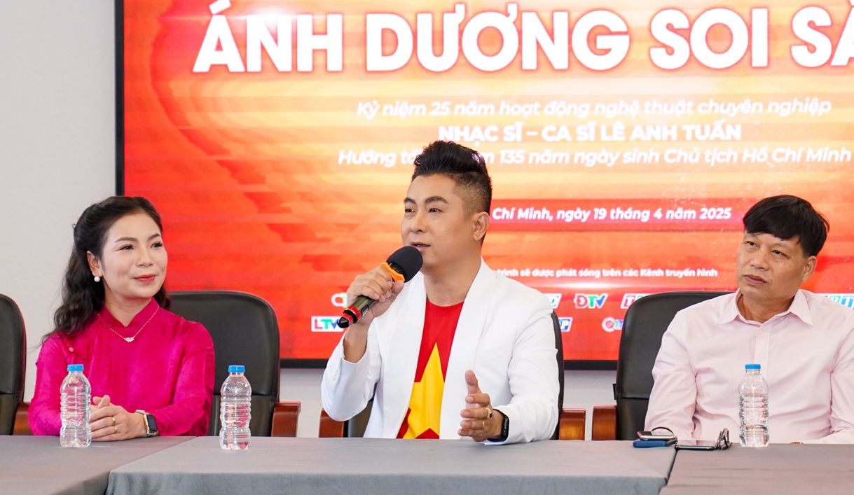 Le Anh Tuan's live show took place on May 9. Photo: Organizing Committee.