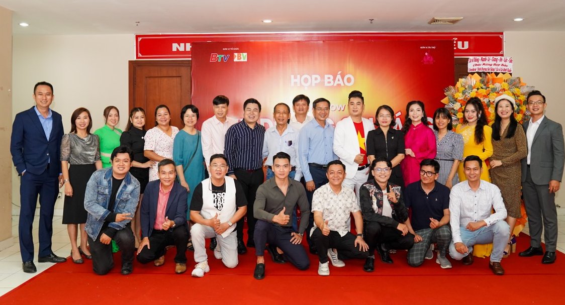 Anh: Ban to chuc.
