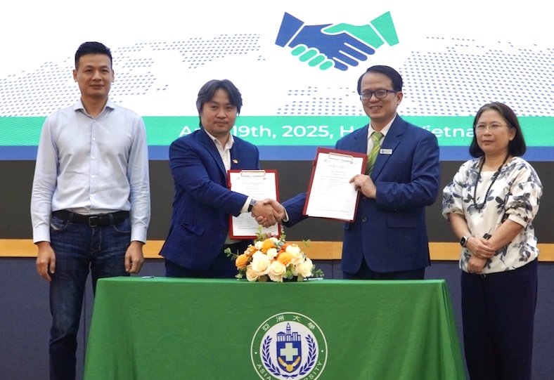 Trong khuon kho hoi thao da dien ra le ky ket Bien ban ghi nho giua Asia University va Truong Dai hoc FPT trong dao tao nganh cong nghiep ban dan. Anh: Van Trang