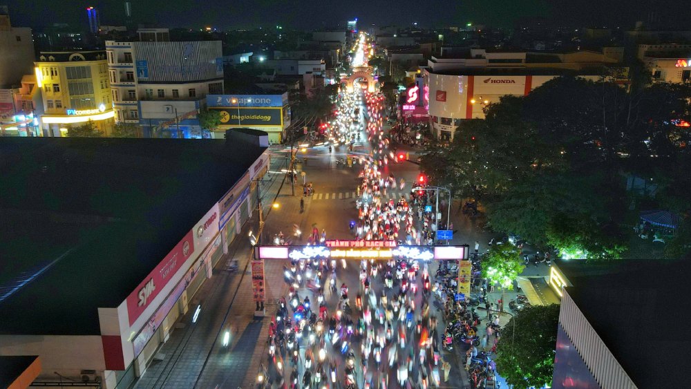 Organice las opiniones de los votantes sobre el esquema de organizar Kien Giang y una provincia de Giang y el proyecto de organizar unidades administrativas en el nivel de comuna de la provincia de Kien Giang. Foto: Phuong Vu