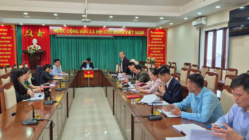 Mr. Hoang Lien - Chairman of Lam Dong Provincial Labor Federation gave his opinion on amending the Trade Union Law in 2024. Photo: Van Tuan.