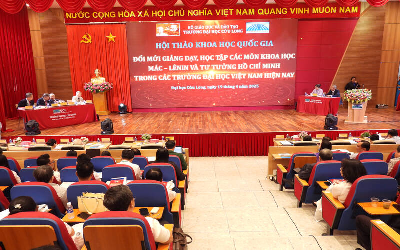 Quang canh hoi thao. Anh: Truong DH Cuu Long
