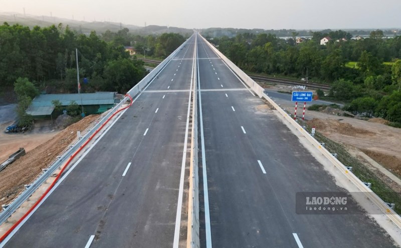 The Bung - Van Ninh expressway section has just been opened to technical traffic.