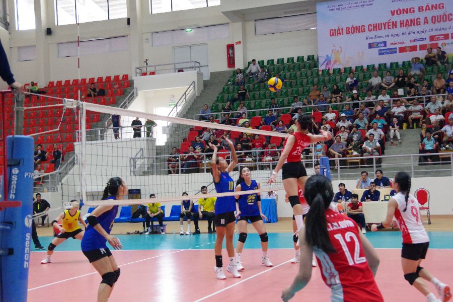 La ronda de clasificacion de la Liga Nacional de Voleibol A 2025 se cerro despues de 14 dias de competicion en Kon Tum. Imagenes: Informacion - Noroeste
