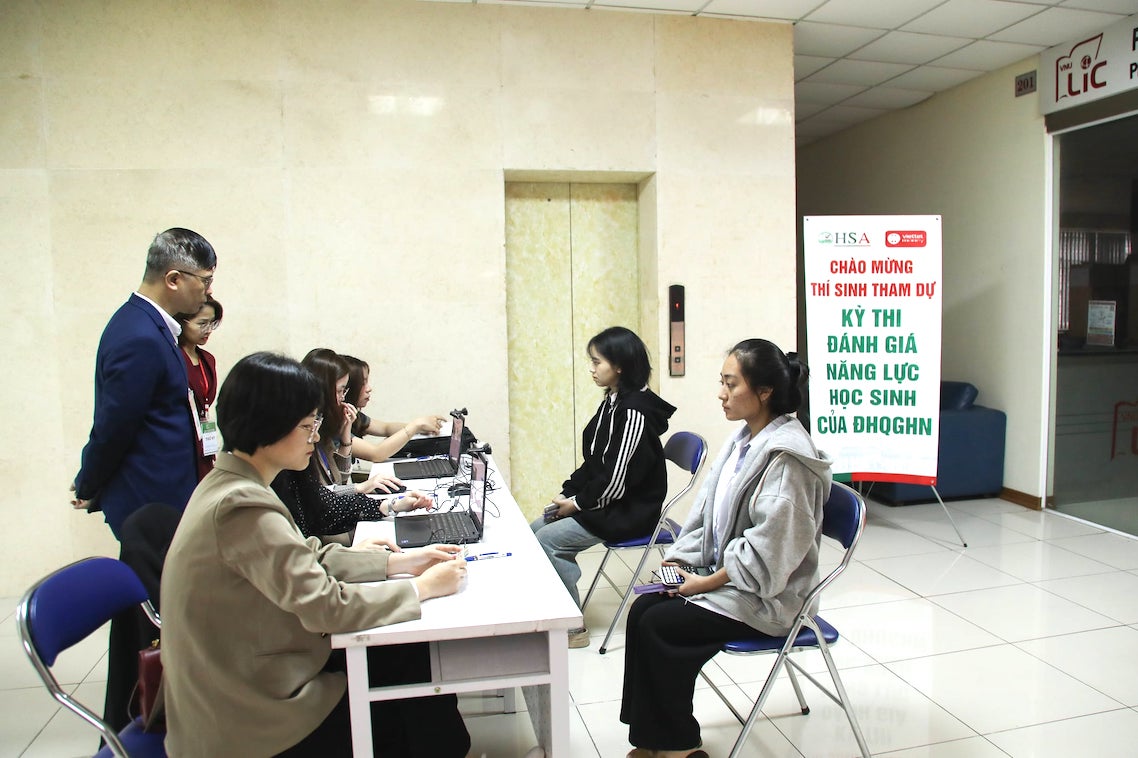 Los estudiantes participaran en la evaluacion de capacidades en la Universidad Nacional de Hanoi en 2025. Imagen de la ONU