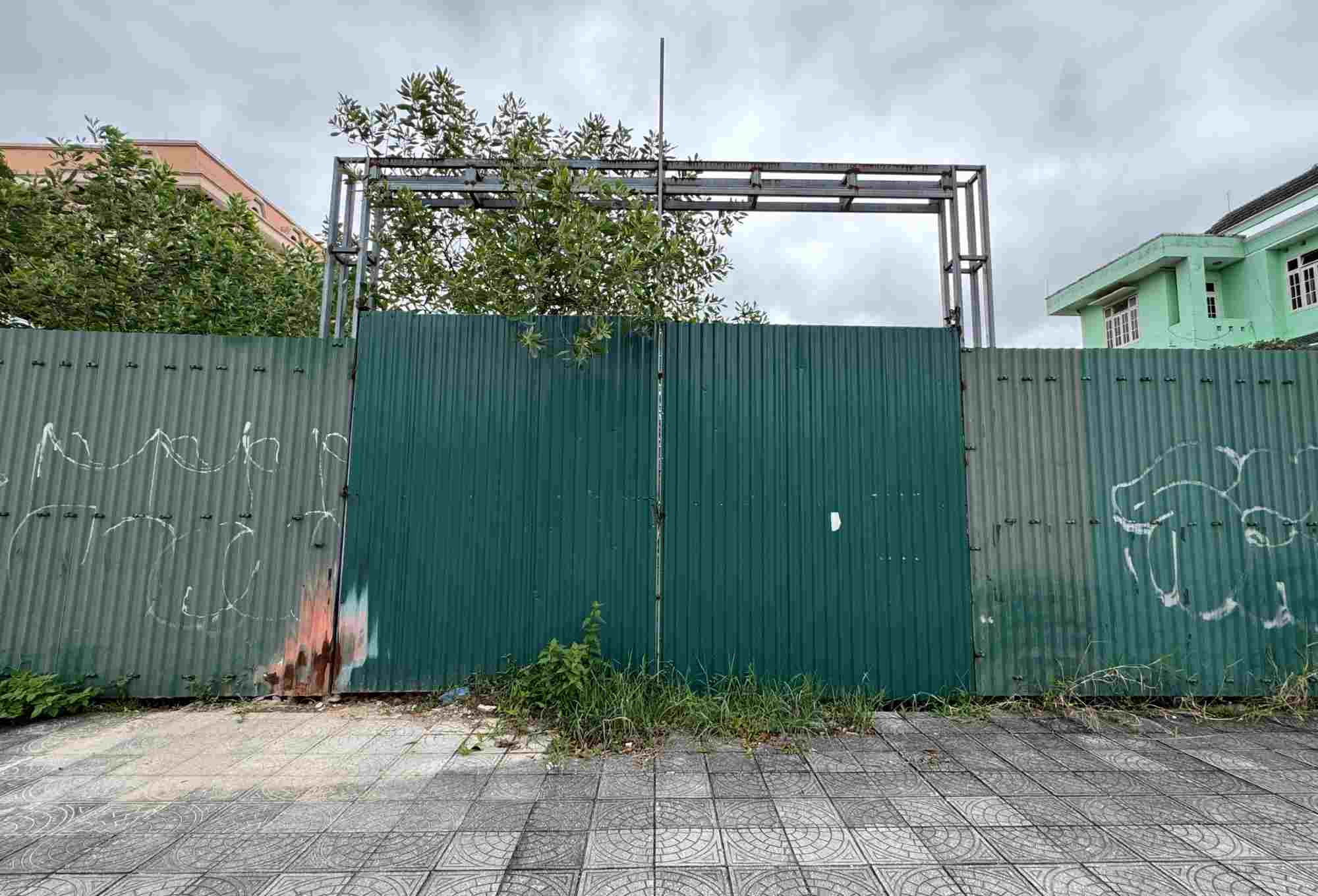 El proyecto de construccion de un centro comercial y de oficinas de alquiler de Linh Thanh Group Holding Company ha sido revocado. Imagen: El amanecer