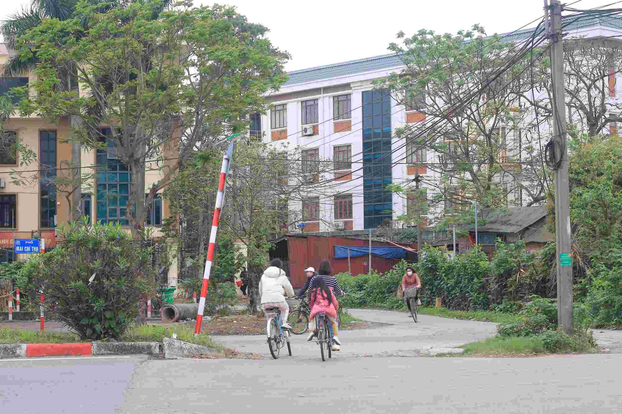 Mai Chi Tho Street cannot be opened and connected due to problems in site clearance. Photo: Khanh An