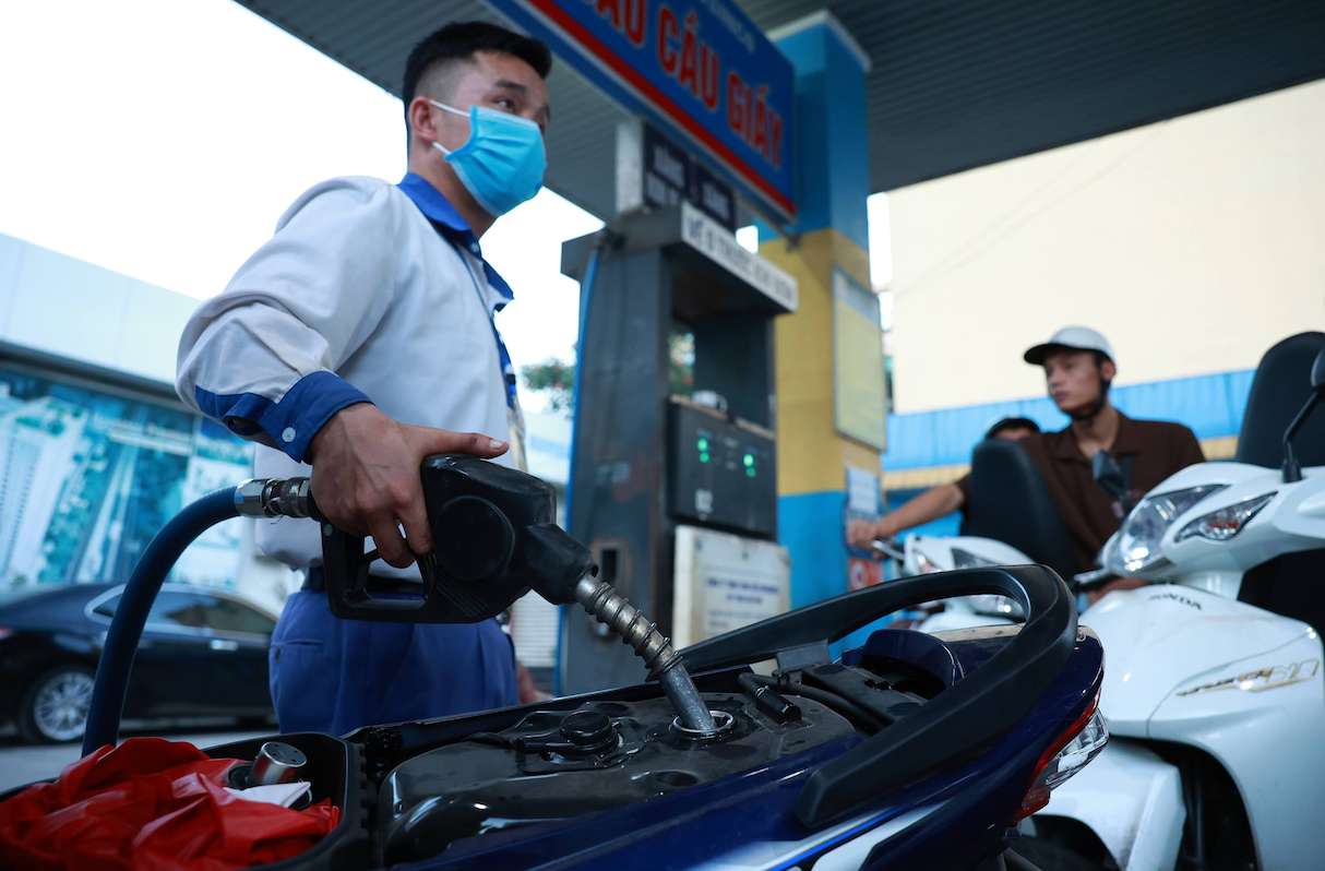 Gasoline prices may increase simultaneously in the operating session tomorrow. Photo: Hai Nguyen