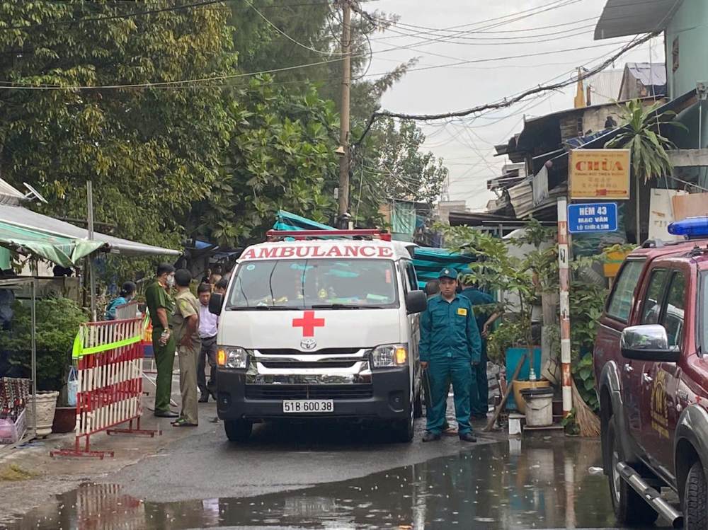 Los cuerpos de las tres victimas del incendio en la capital fueron sacados de la escena