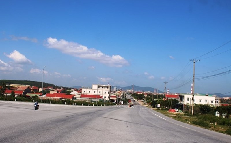 National Highway 1 through Ha Tinh. Photo: Tran Tuan