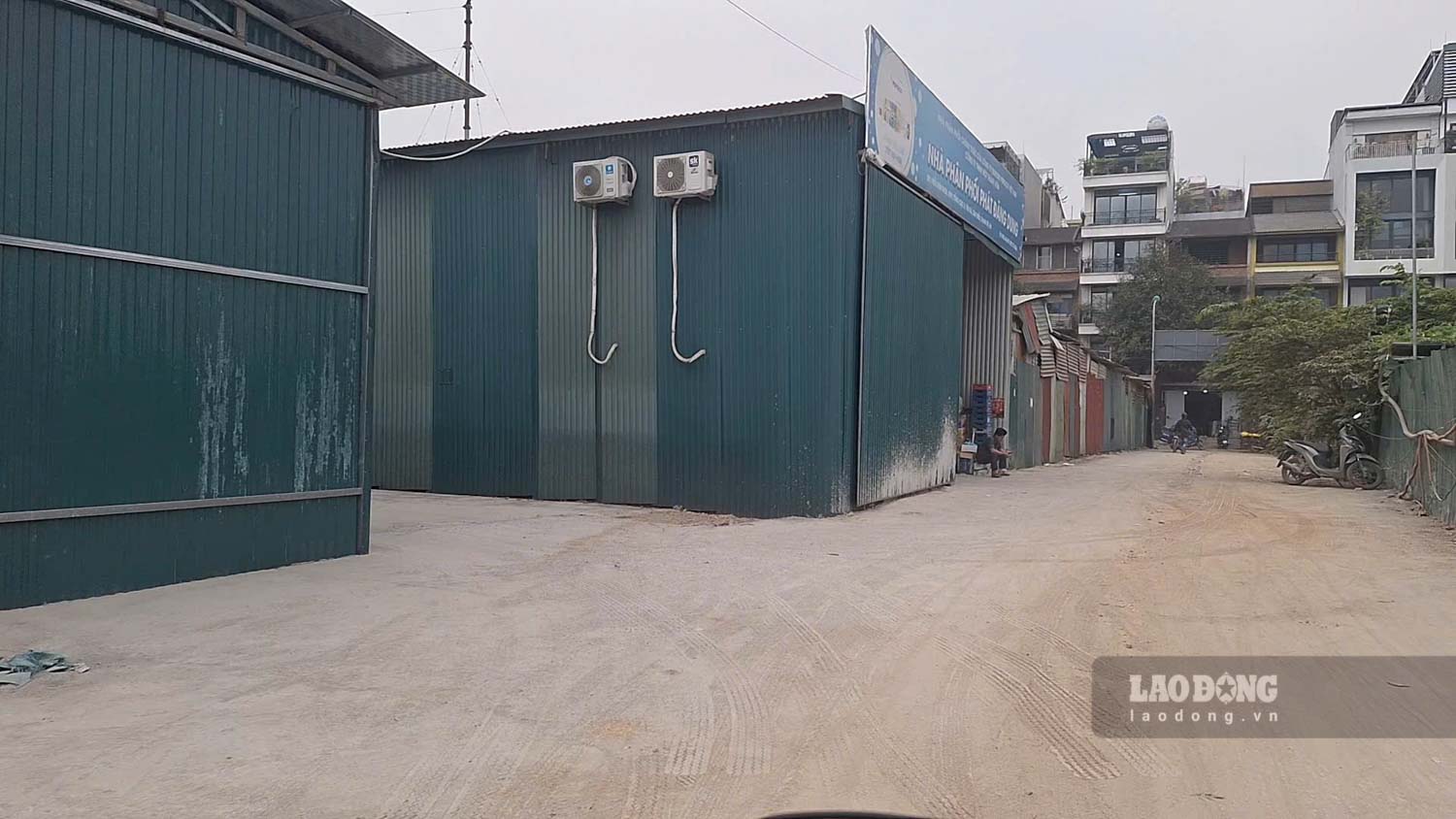 Loạt nhà tôn xây dựng trên đất nông nghiệp tại Hà Nội. Ảnh: Đền Phú