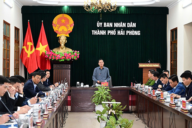 Chairman of Hai Phong City People's Committee Nguyen Van Tung spoke and chaired the meeting. Photo: Hai Phong Portal