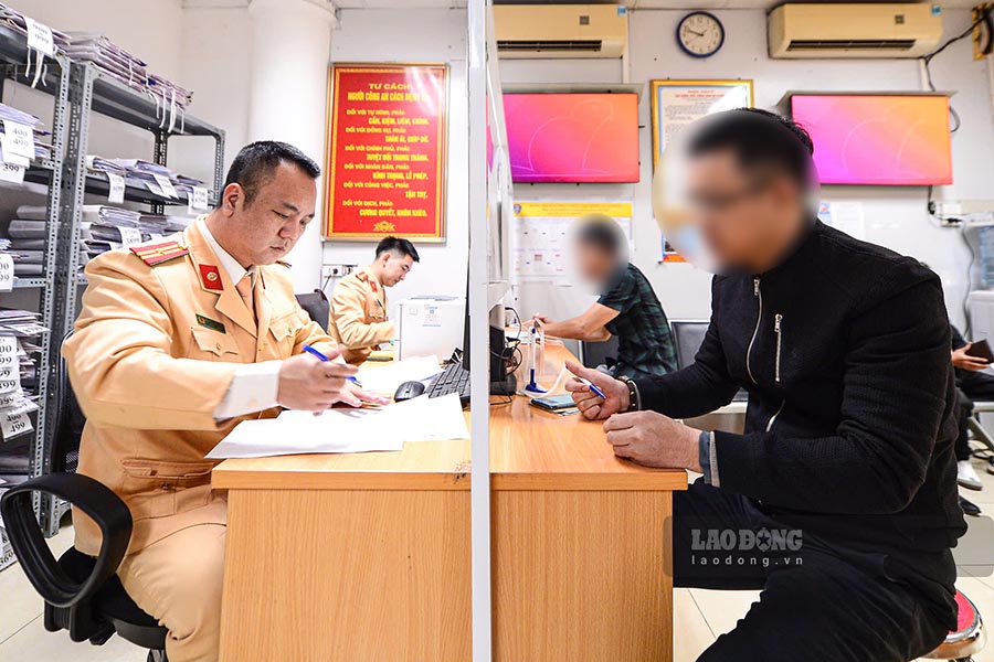 La Policia de Hanoi publico la lista de lugares de recepcion, resolviendo las sanciones en el terreno. Imagen: Que bueno