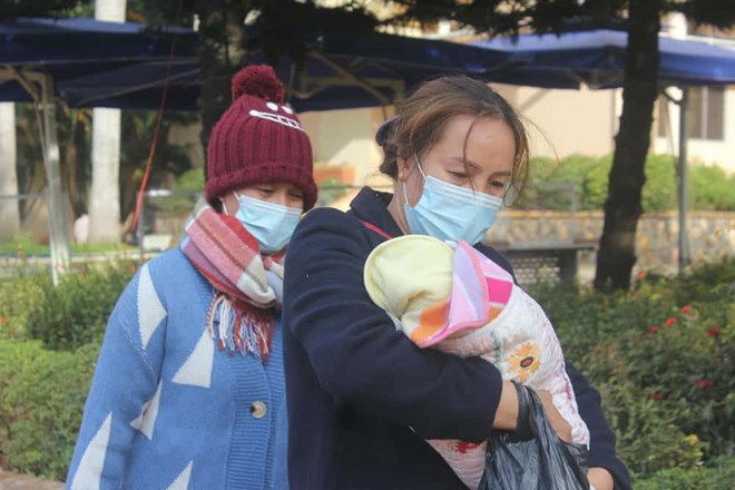 People need to vaccinate children to prevent measles. Photo: Thanh Tuan